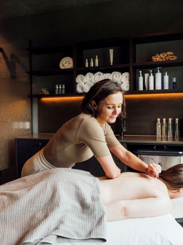 Yoga hemma hos lokalbo, Nolsoy